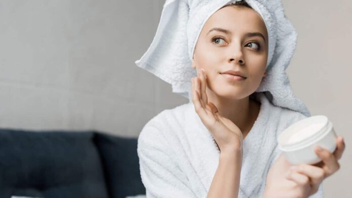 a-rotina-mais-eficaz-da-skincare-em-2025-tem-apenas-3-etapas!