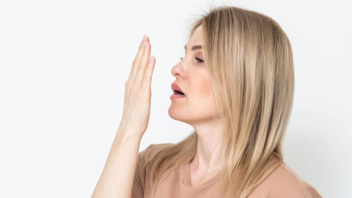 respiracao-de-alho?-veja-o-item-da-sua-geladeira-que-pode-acabar-com-o-problema-na-hora