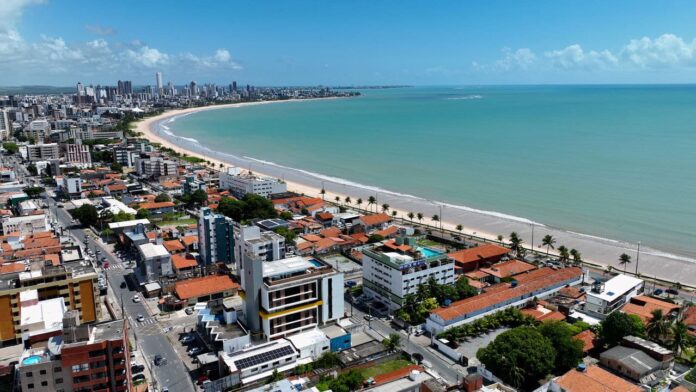 cidade-da-costa-antes-do-discreto-agora-atrai-turistas-de-todo-o-mundo