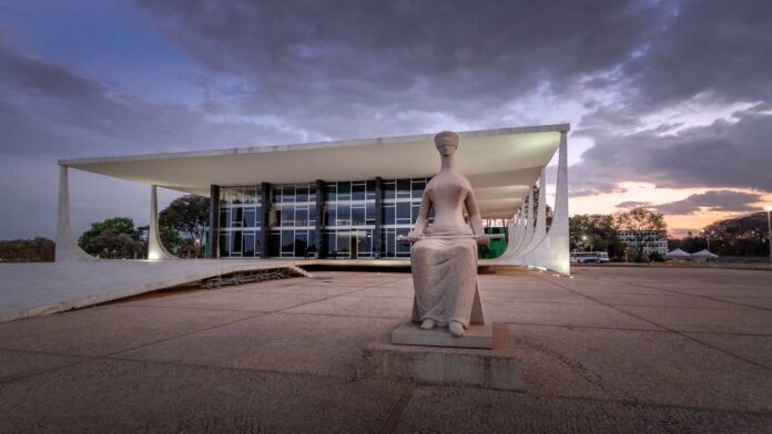 o-stf-atinge-o-martelo-e-aprova-novas-regras-para-controle-de-conteudo-em-redes