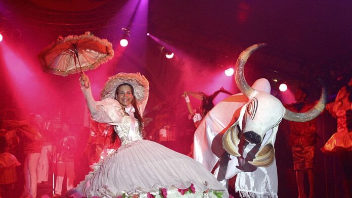 a-terceira-noite-do-festival-parintins-emociona-milhares-com-reviravolta-no-bumbodromo