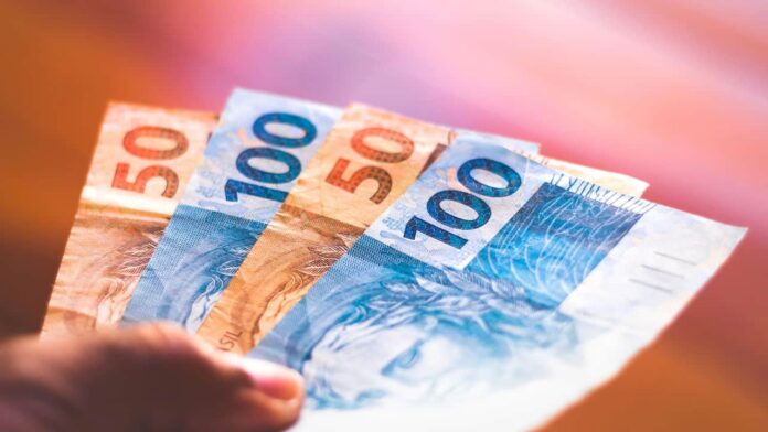 os-alunos-ja-podem-retirar-r-$-200-do-pe-em-julho