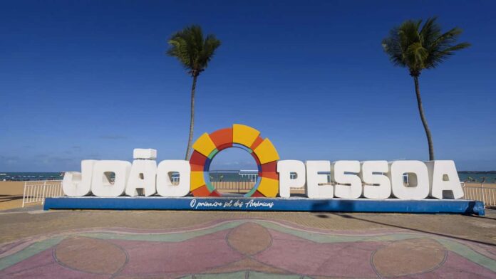 a-porta-do-sol-no-brasil-atrai-turistas-de-todo-o-mundo-com-praias,-natureza-e-qualidade-de-vida