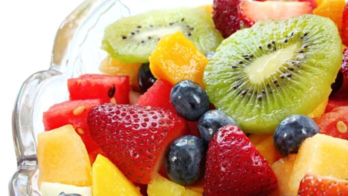 veja-a-receita-de-salada-de-frutas-que-dura-a-semana-toda-e-ajuda-voce-em-uma-rotina-saudavel