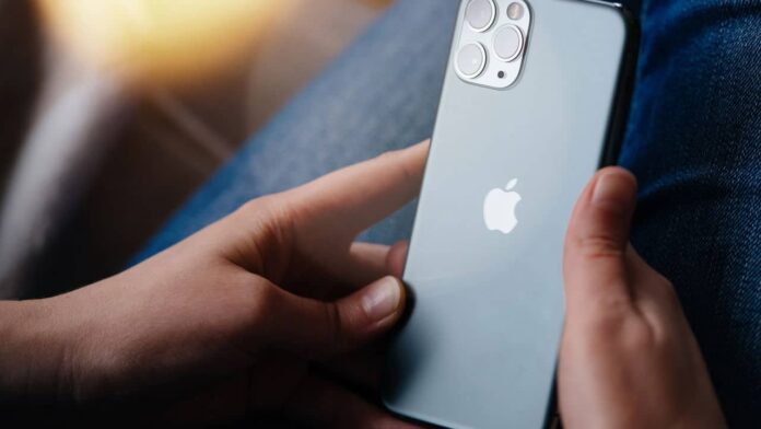os-tres-telefones-celulares-da-apple-para-voce-comprar-barato-em-2025