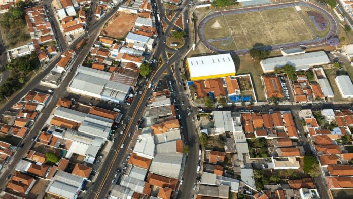 a-cidade-brasileira-se-destaca-por-sua-seguranca,-saude-e-educacao