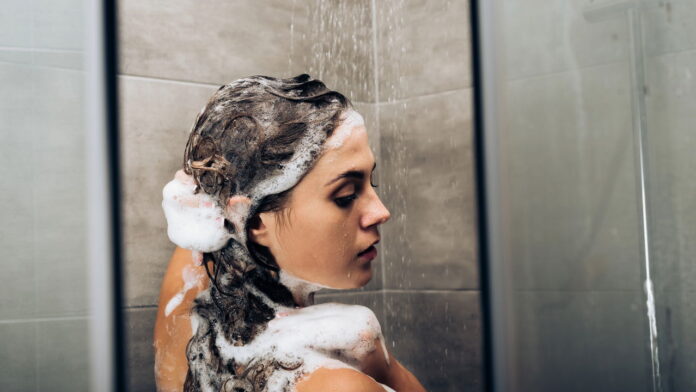 shampoo-barato-se-torna-o-querido-dos-cabeleireiros-em-2025