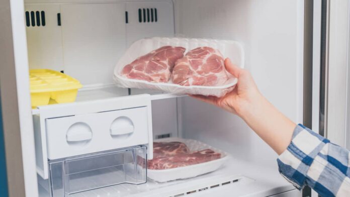 entao,-mais-e-mais-pessoas-colocam-folha-de-aluminio-no-freezer