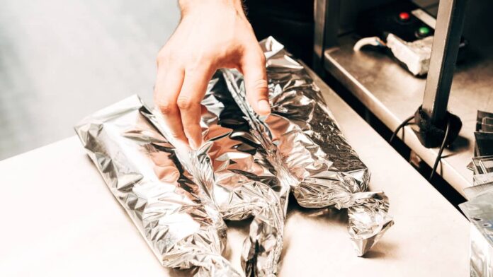 descubra-por-que-a-folha-de-aluminio-no-freezer-se-tornou-uma-tendencia-caseira