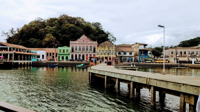a-cidade-de-santa-catarina-que-mistura-praias-tranquilas-e-historia-de-vida