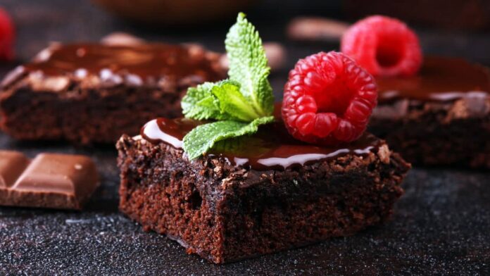 receita-de-brownie-low-carb,-sem-acucar-refinado,-que-fica-pronta-de-forma-pratica