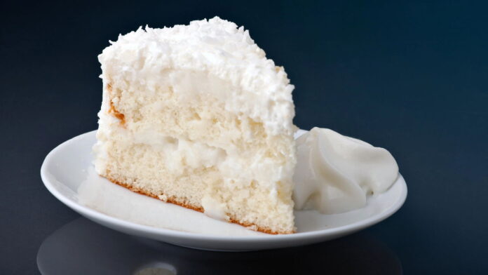 bolo-de-coco-com-farinha-de-aveia-ganha-pelo-sabor-leve-e-preparo-simples