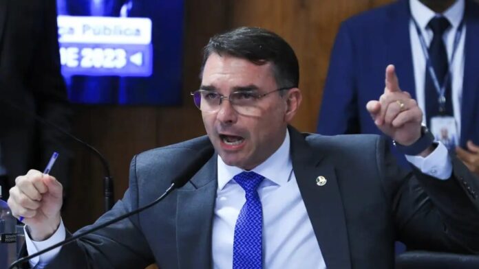 flavio-bolsonaro-critica-gonet-e-diz-que-parlamentares-“deveriam-ter-vergonha”