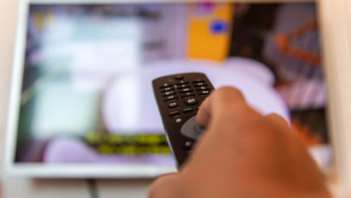 quanto-custa-uma-tv-8k?-veja-comparacao-com-4k,-oled-e-modelos-a-venda-no-mercado-brasileiro