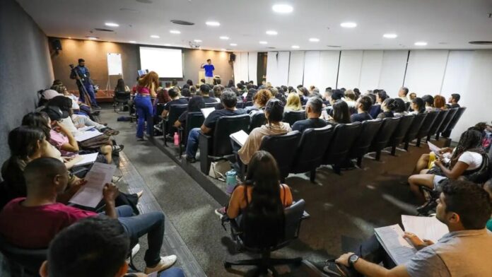 ultimo-dia-para-se-inscrever-no-concurso-da-camara-dos-deputados,-com-salarios-de-ate-r$-30-mil