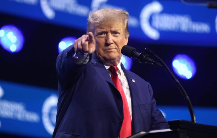 trump-ameaca-impor-tarifa-de-50%-sobre-avioes-canadenses-vendidos-aos-estados-unidos