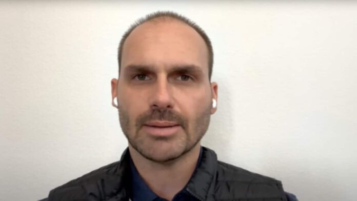 eduardo-quebra-o-silencio-e-comenta-carta-de-bolsonaro-sobre-michelle