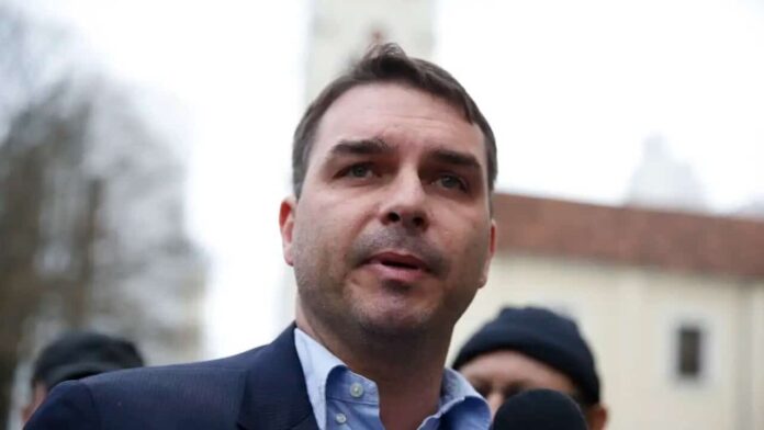 flavio-bolsonaro-avalia-vereadora-mais-votada-do-nordeste-como-possivel-vice-presidente