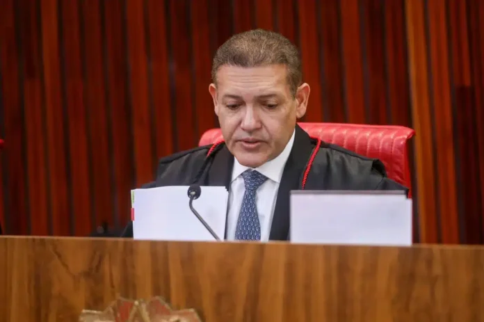eleicoes:-tse-avalia-proibir-ai-em-campanhas-eleitorais