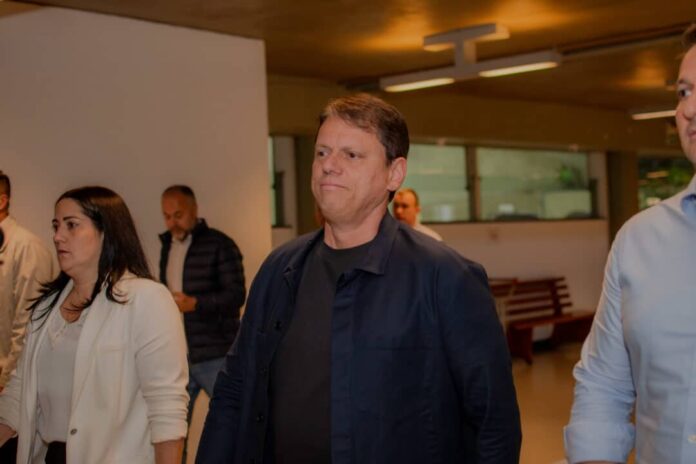tarcisio-deve-vencer-ja-no-primeiro-turno,-indica-parana-pesquisas