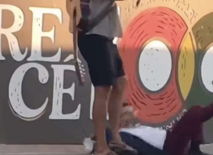 pastor-e-agredido-durante-pregacao-em-praca-publica-na-bahia;-veja-video