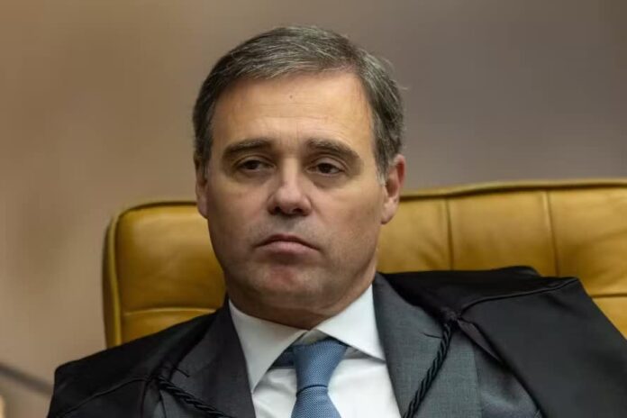 lauro-jardim:-jantar-na-casa-de-moraes-teve-objetivo-fragilizar-andre-mendonca
