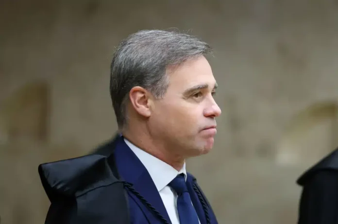 tensao-no-stf:-mendonca-mapeia-votos-e-avalia-pedir-investigacao-contra-moraes