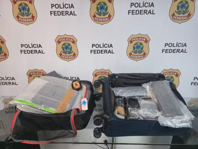 jovem-de-19-anos-e-preso-no-galeao-ao-tentar-embarcar-com-5,5-kg-de-cocaina-para-a-espanha