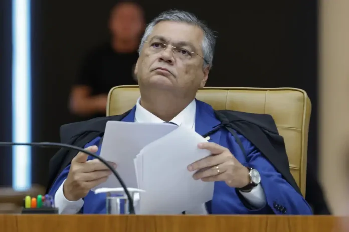 “terrivelmente-sovietico”:-partido-novo-critica-a-decisao-de-dino-sobre-a-pf