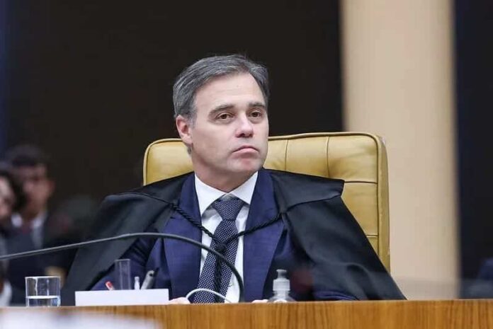 grave:-mendonca-avisa-que-ha-outras-“potenciais-ilicitudes”-envolvendo-chefe-da-pf
