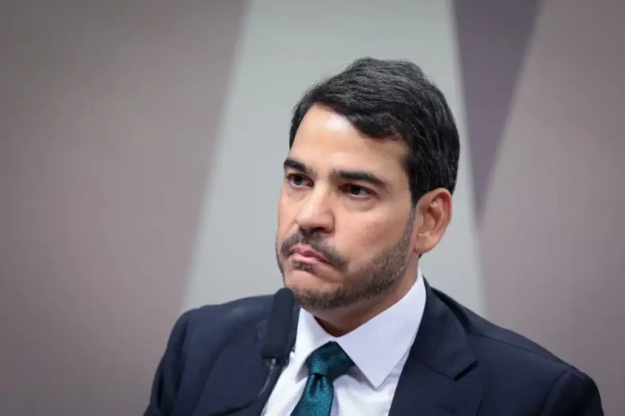 stf:-agu-pretende-insistir-com-recurso-mesmo-apos-dino-reintegrar-chefe-da-pf